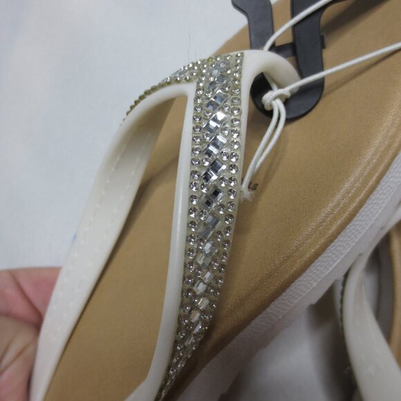 NEW WITH TAGS womens WHITE flip flops SANDALS glitter BLING sequins SIZE 7/8 - Picture 3 of 5